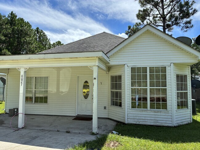 Building Photo - 6027 E Newton St
