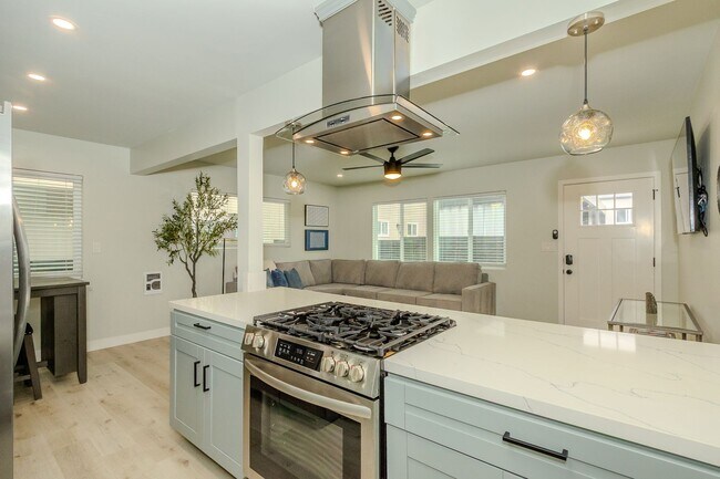 Building Photo - Renovated 1 Bed/1 Bath Single Family Home in Pacific Beach w/Patio/Parking/Washer/Dryer