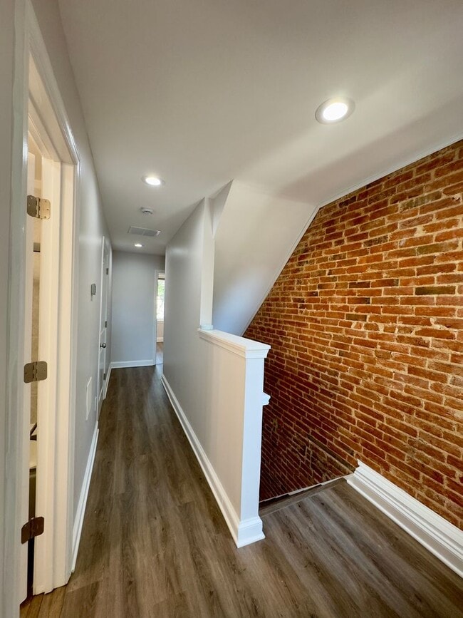 Building Photo - Beautiful 3Bed/2.5Bath Home in the City