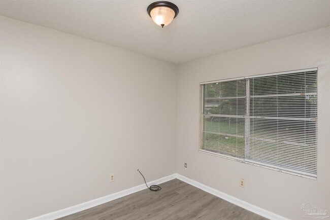 Building Photo - 6404 Dunbar Rd