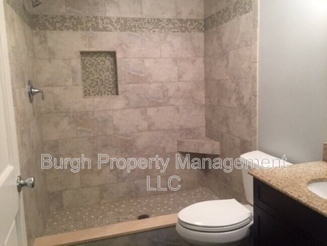 Building Photo - 6 Regina St