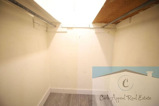 Building Photo - 1 bed / 1 bath apartment - $800