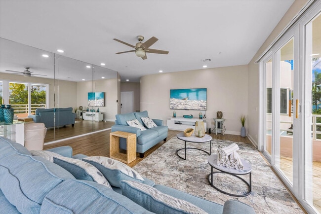 Building Photo - 3708 Gulf Dr