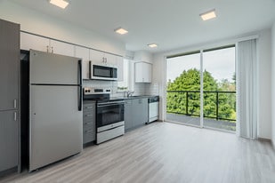 Building Photo - Vista 7011