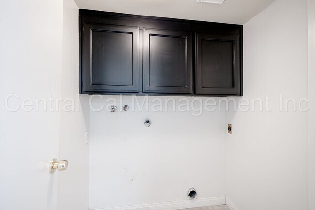 Building Photo - 2 Bedroom/2 Bath Condo - $1495 per Month!