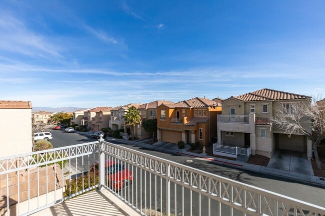 Building Photo - SOUTH WEST 3 BEDROOM UPDATED HOME WITH BALCONY