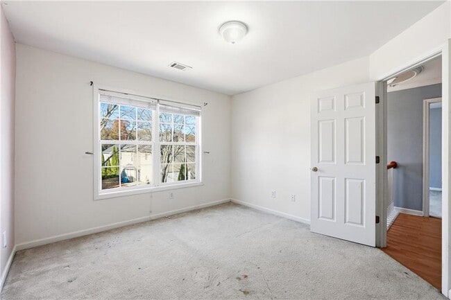 Building Photo - 5440 Village View Ln SW