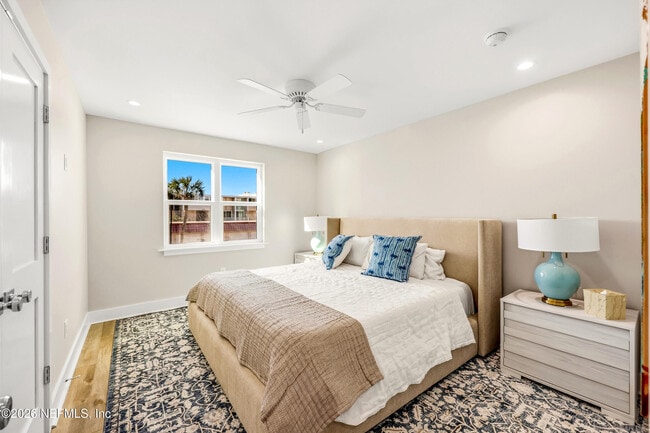 Building Photo - 10 10th St