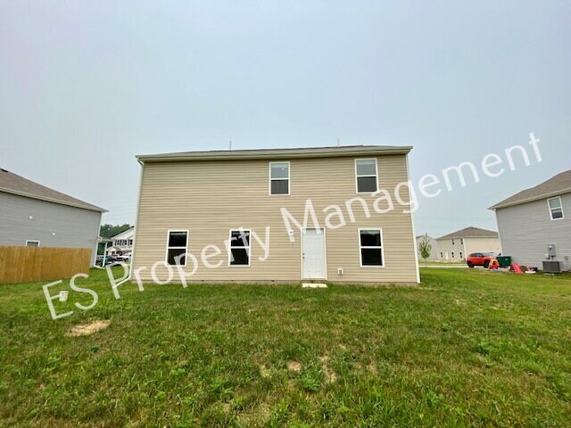 Building Photo - Lovely 5 Bedroom 3 Bathroom New Build in Muncie!