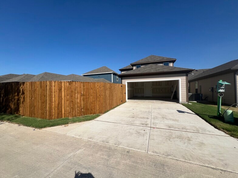 Building Photo - 2944 Brittlebush Dr