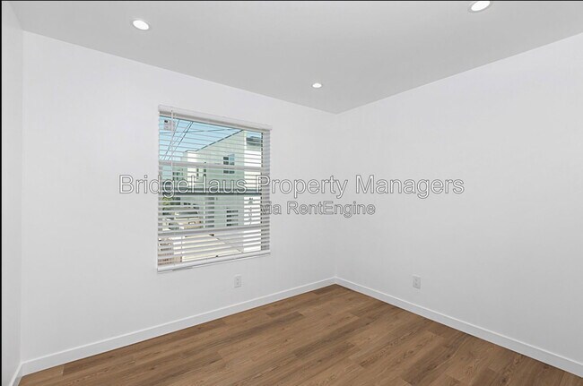 Building Photo - 4656 Santa Monica Ave