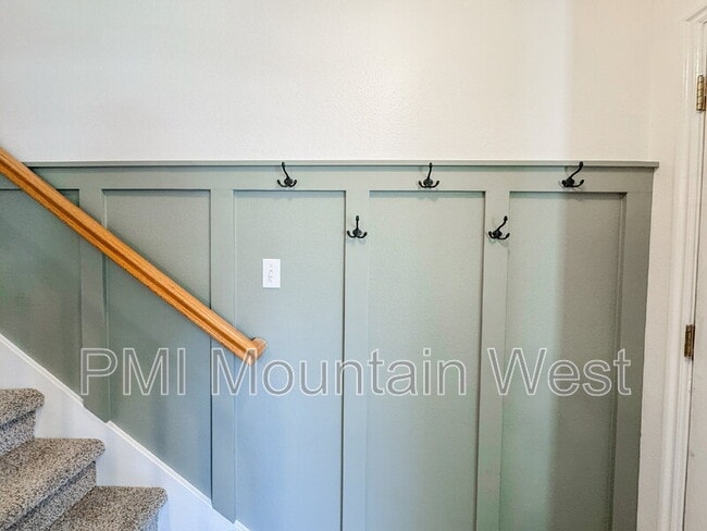 Building Photo - 446 E Parkside Cir