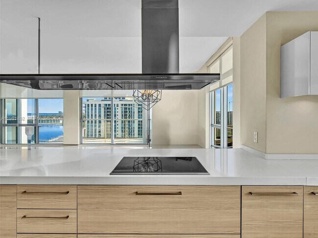 Building Photo - 17301 Biscayne Blvd