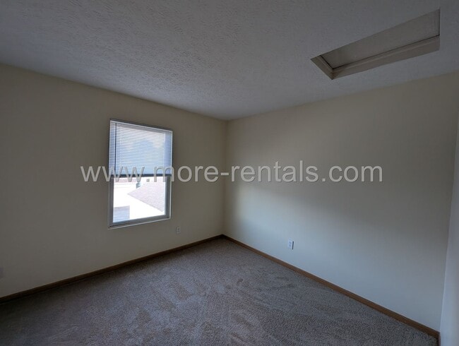 Building Photo - Home in Village at Williams Creek in Grove...