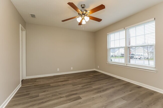 Building Photo - 1005 Tom Hailey Blvd