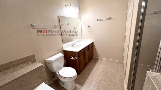 Building Photo - 2 Bedrooms, 2 Baths Ground Level