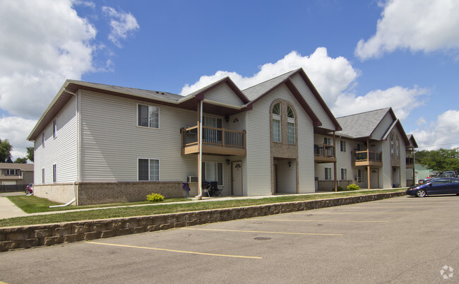 frontal view - Washington Manor Apartments