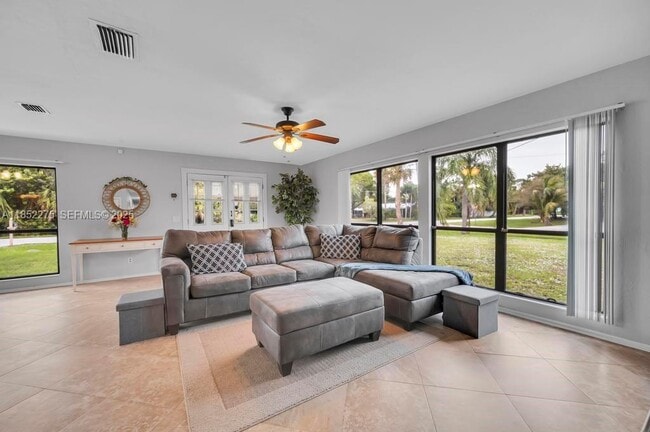 Building Photo - 1803 E Easy St