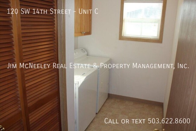 Building Photo - Sorry, no pets! Upper-level Two-Bedroom un...