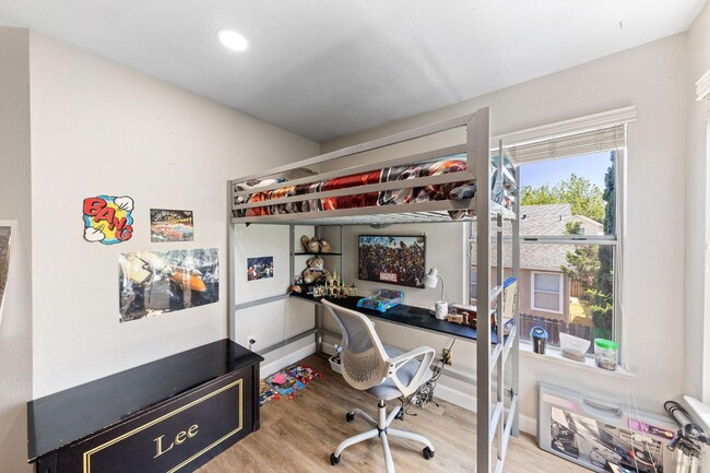 Building Photo - 907 Shadywood Cir