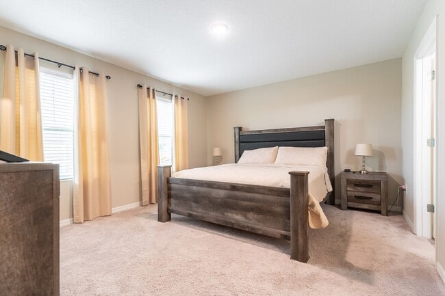 Building Photo - Stunning, Pet-Friendly, 4 Double bedroom, 2.5 Bathroom Home in Crosswind Point, Parrish