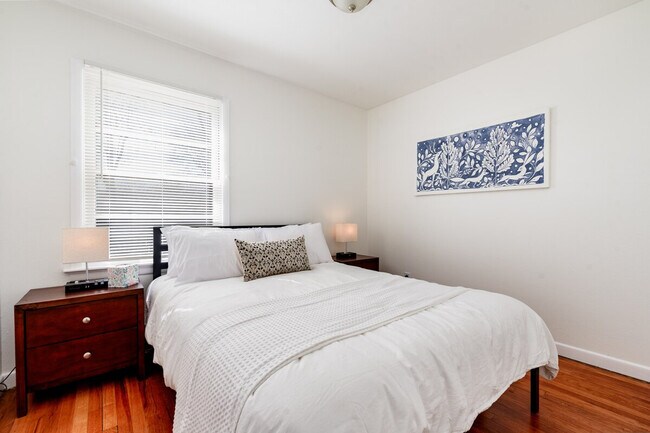 Building Photo - 660 Graham Rd