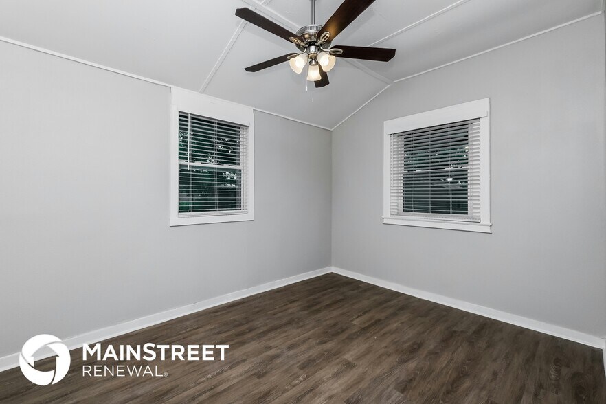 Building Photo - 4007 E Osborne Ave