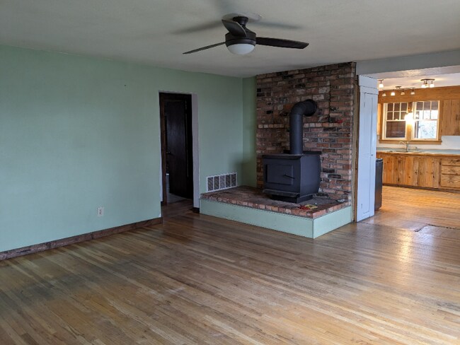 Building Photo - 5028 Eastside Hwy