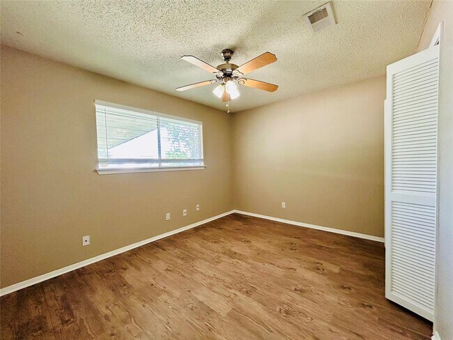 Building Photo - 1508 Thornridge Rd