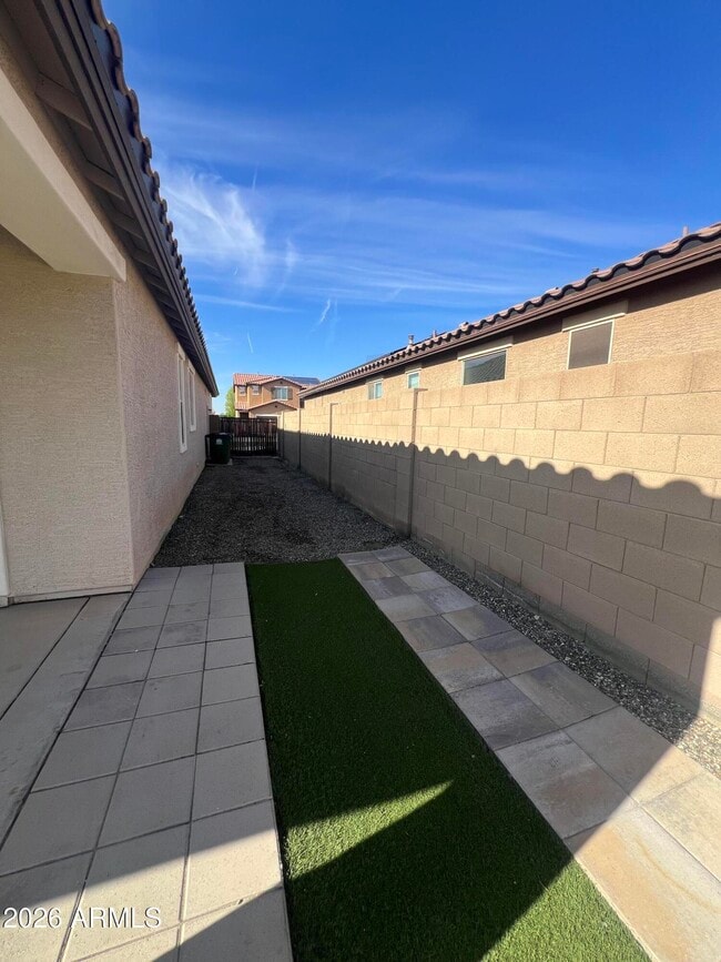 Building Photo - 739 N 156th Ln