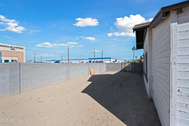 Building Photo - 438 N 17th Ave