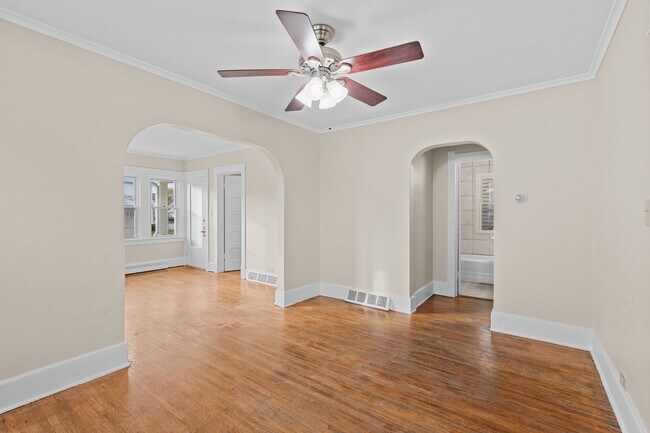 Building Photo - 1005 Woodsdale Ave