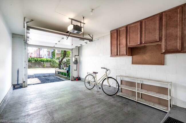 Building Photo - 4930 S Cornell Ave