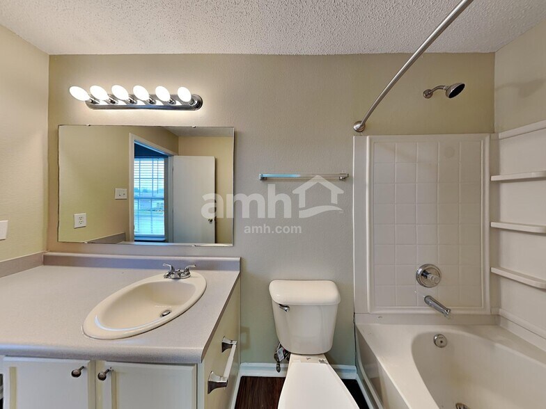 Building Photo - 8325 Weathervane Cir