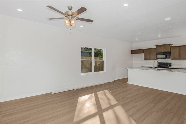 Building Photo - 601 W 24th St