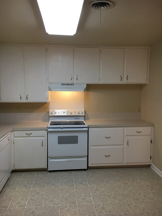 Building Photo - 2 WEEKS FREE RENT + $1,295 - Country living in the heart of Copperas Cove!