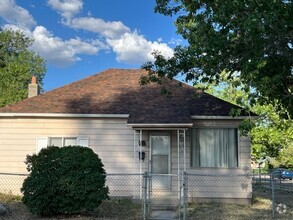 Building Photo - 2 Bedroom Single Family Home