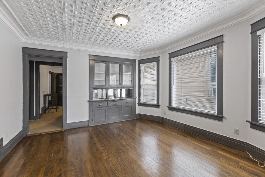 dining room - 2516 N Oakland Ave