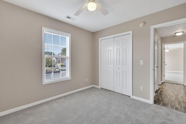 Building Photo - City Convenience with all Schools inside n...