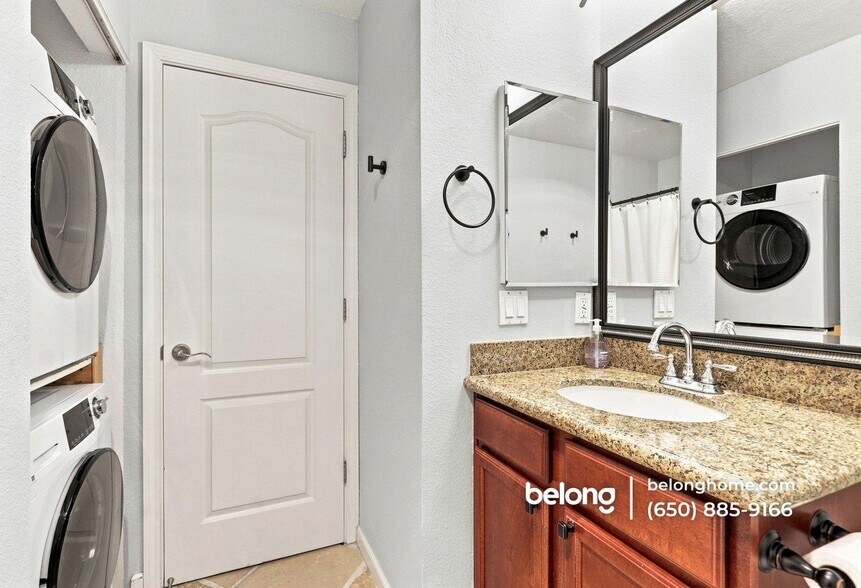 Building Photo - 894 Catkin Ct