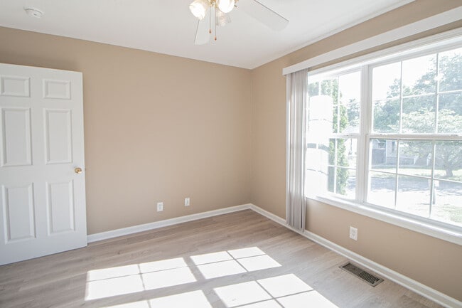 Building Photo - 2945 Core Dr