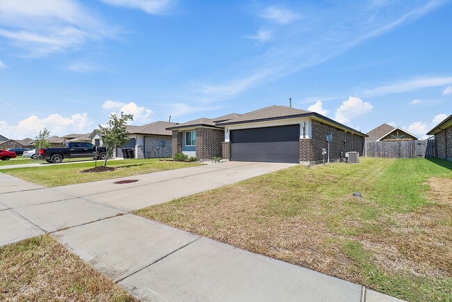 Building Photo - 14819 Cold Water Dr