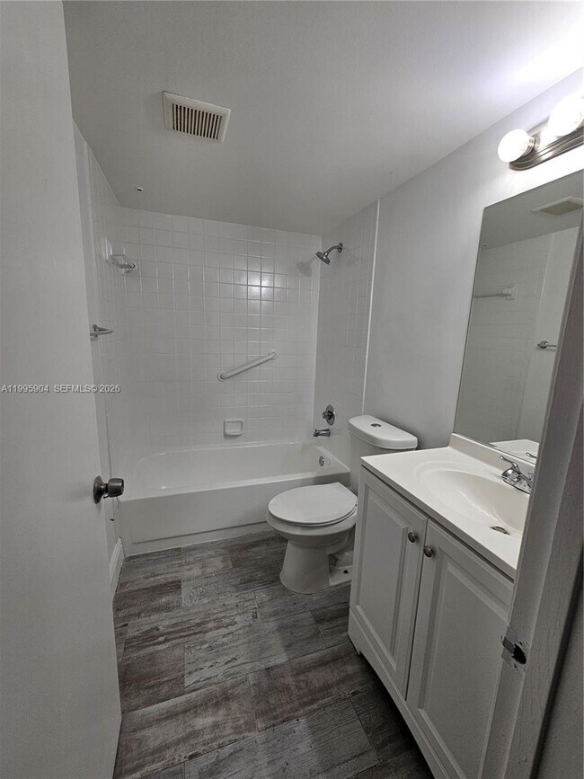 Building Photo - 800 SW 131st Ave