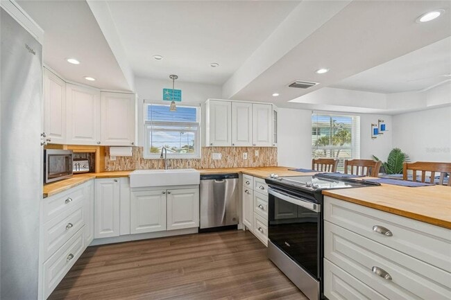 Building Photo - 8432 W Gulf Blvd