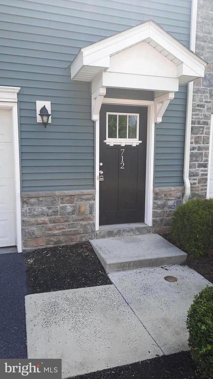 Building Photo - 712 Admiral's Quay Dr