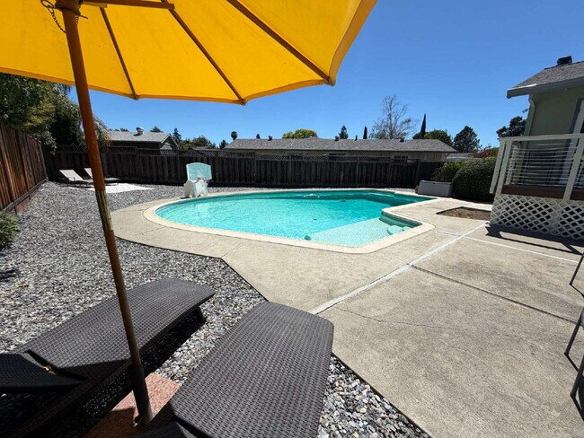 Building Photo - "Charming Walnut Creek Retreat: Spacious 4-Bedroom Home with Elegant Granite Kitchen, Cozy Firepl...