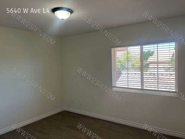Building Photo - 5640 W Ave L4