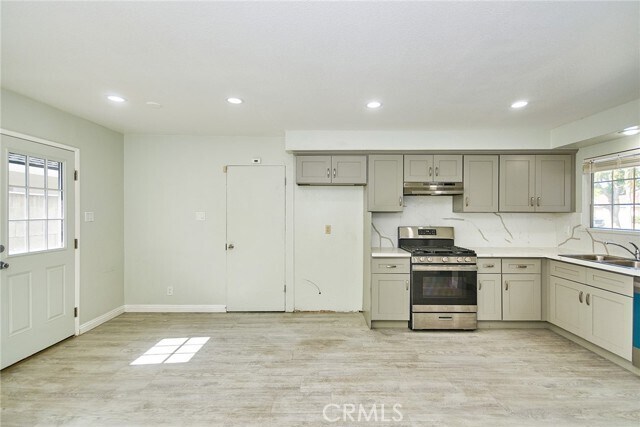 Building Photo - 530 W Parkwood Ave