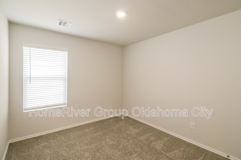 Building Photo - 1220 S Brk Dr