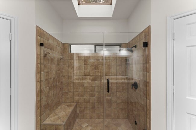 Building Photo - 6 Thornhedge Ct